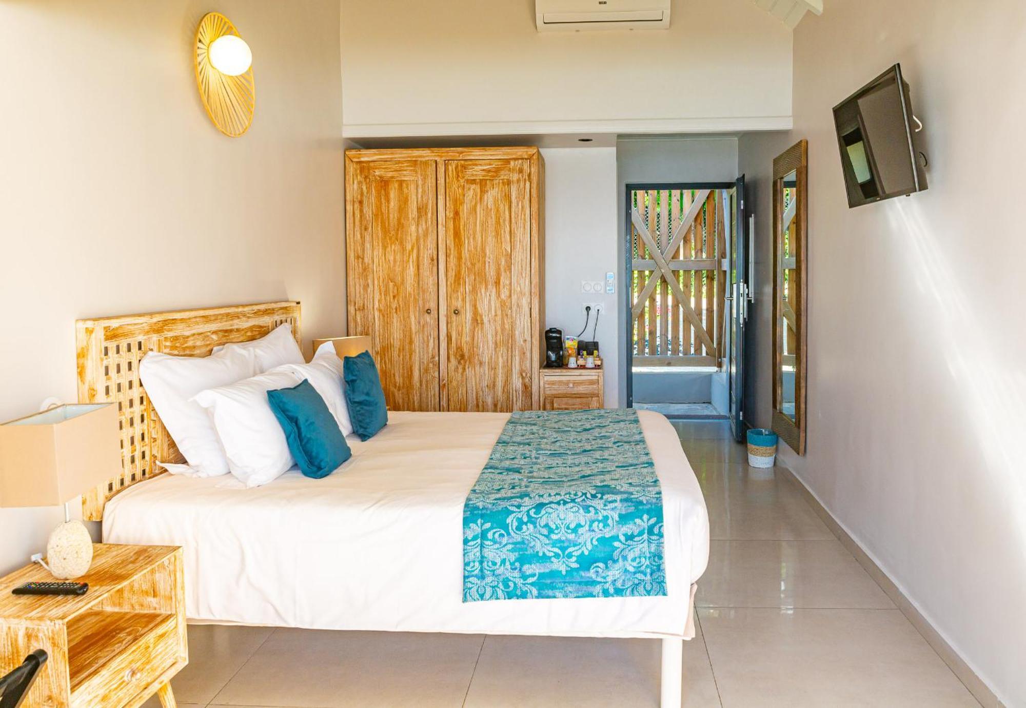 Les Galets Rouges Lodges & Spa Bouillante Exterior foto